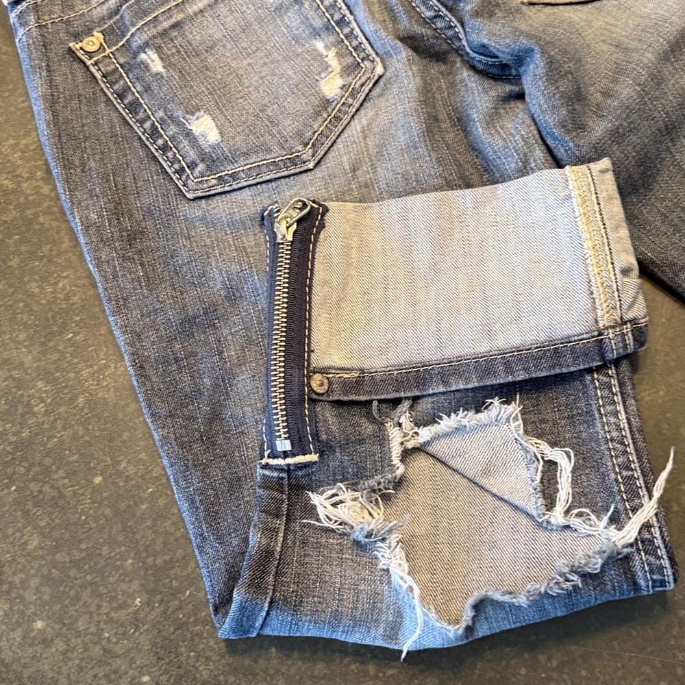GUESS Women's Ripped Denim Jeans Capris Low Rise - Picture 6 of 6